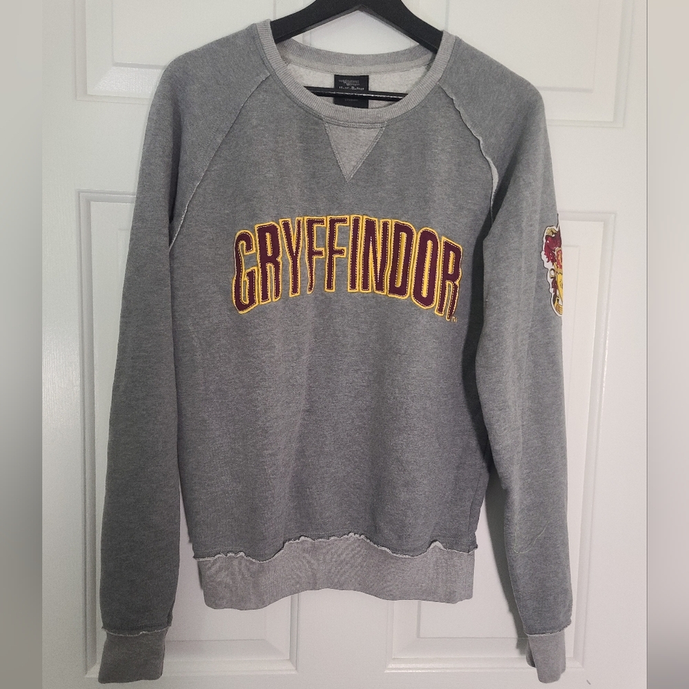 Gryffindor Wizarding World sweatshirt